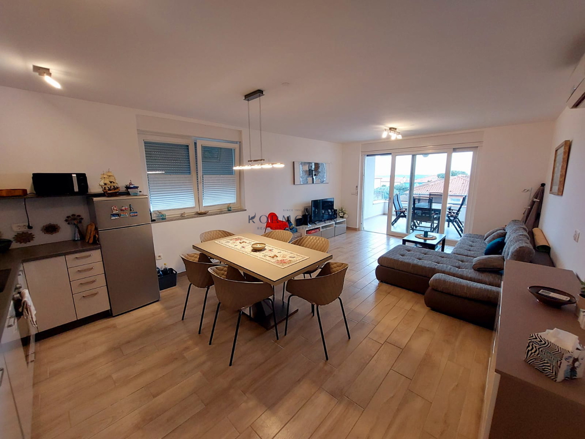 Apartma s pogledom na morje v Novigradu